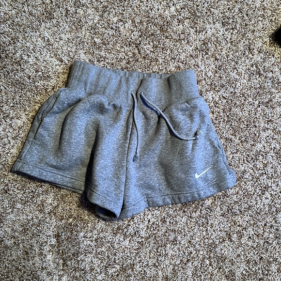 Nike sweat shorts - Picture 2 of 5